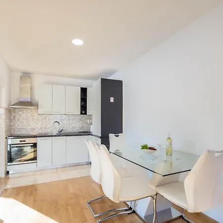 Вилла Vacation Matic With 7 Bedrooms *