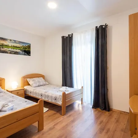 Vacation Matic With 7 Bedrooms * Синь