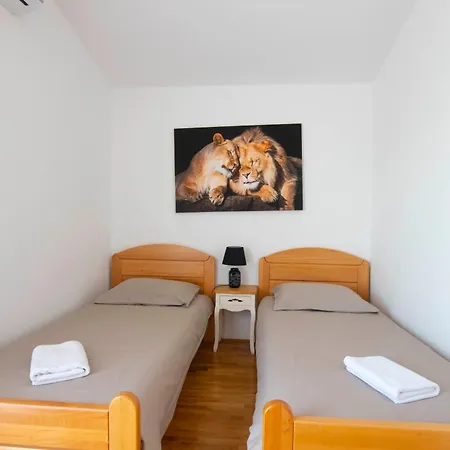 Vacation Matic With 7 Bedrooms Villa Sinj