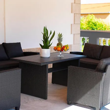 Vacation Matic With 7 Bedrooms Villa Sinj