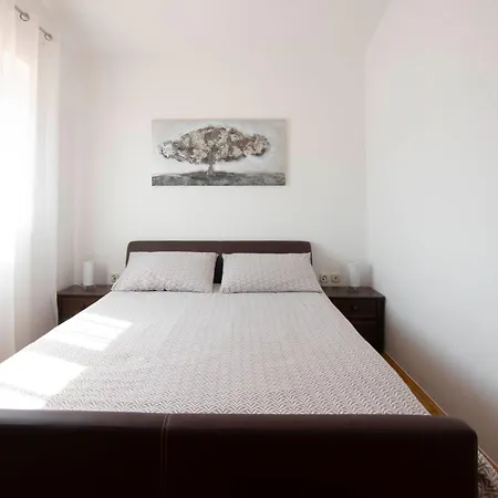 Vacation Matic With 7 Bedrooms Sinj