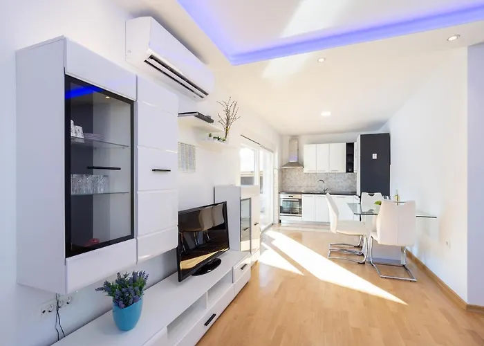 Vacation Matic With 7 Bedrooms سيني