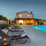 Villa Vacation Matic With 7 Bedrooms Sinj