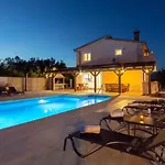 Vacation Matic With 7 Bedrooms Villa *