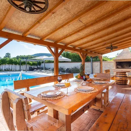 Vacation Matic With 7 Bedrooms Βίλα