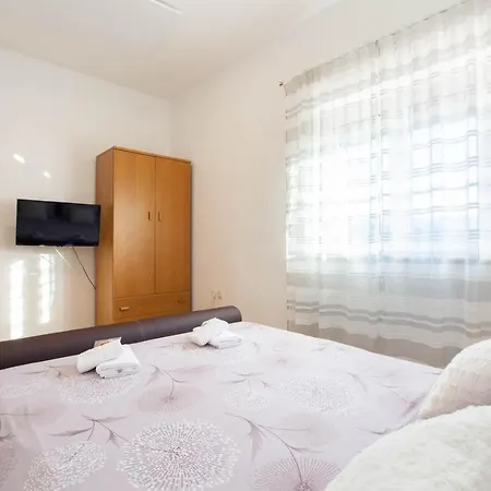 Vacation Matic With 7 Bedrooms Villa Sinj