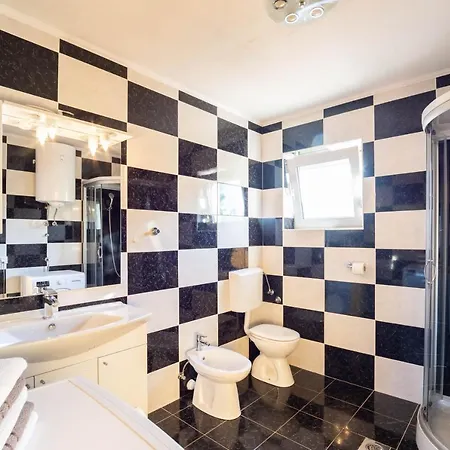 Vacation Matic With 7 Bedrooms