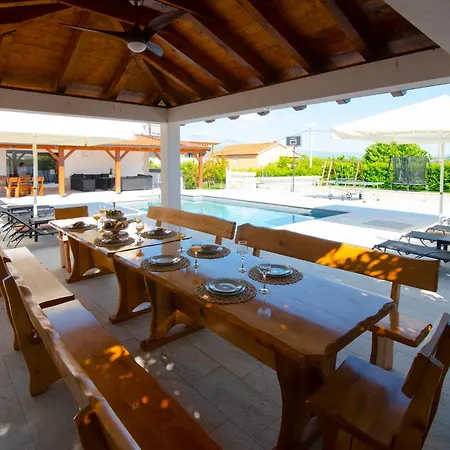 Vacation Matic With 7 Bedrooms Villa Sinj