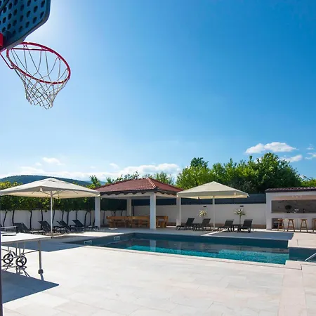 Vacation Matic With 7 Bedrooms * Sinj