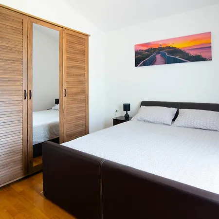 Vacation Matic With 7 Bedrooms Villa Sinj